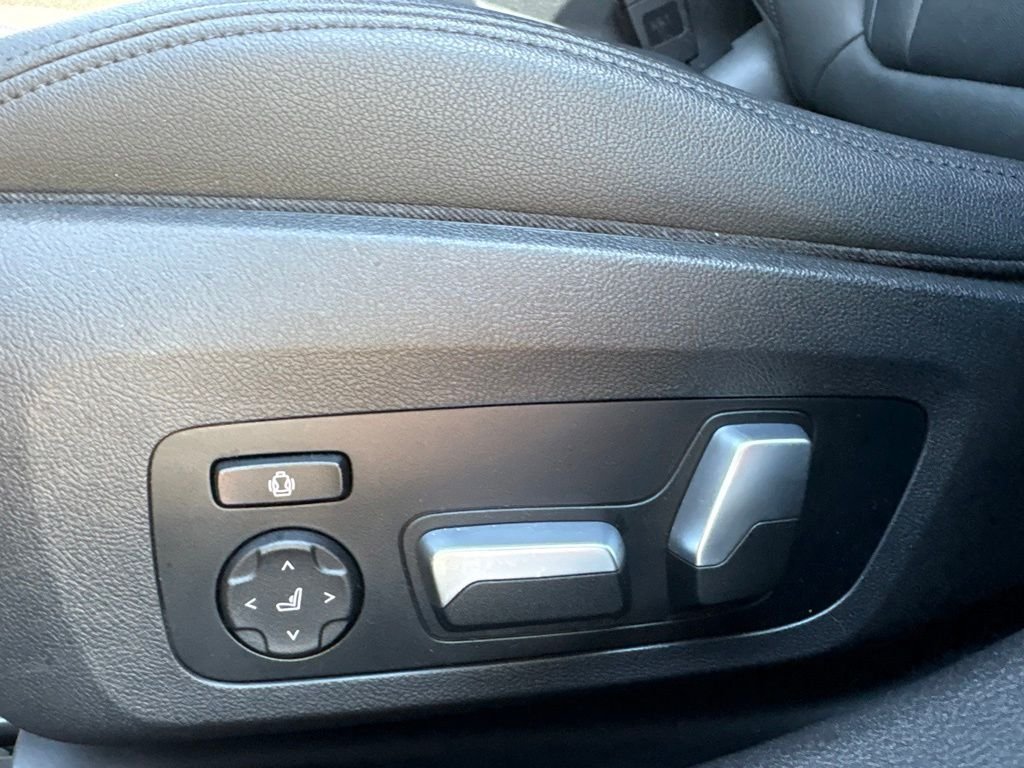 Used 2020 Black BMW 330i image 22