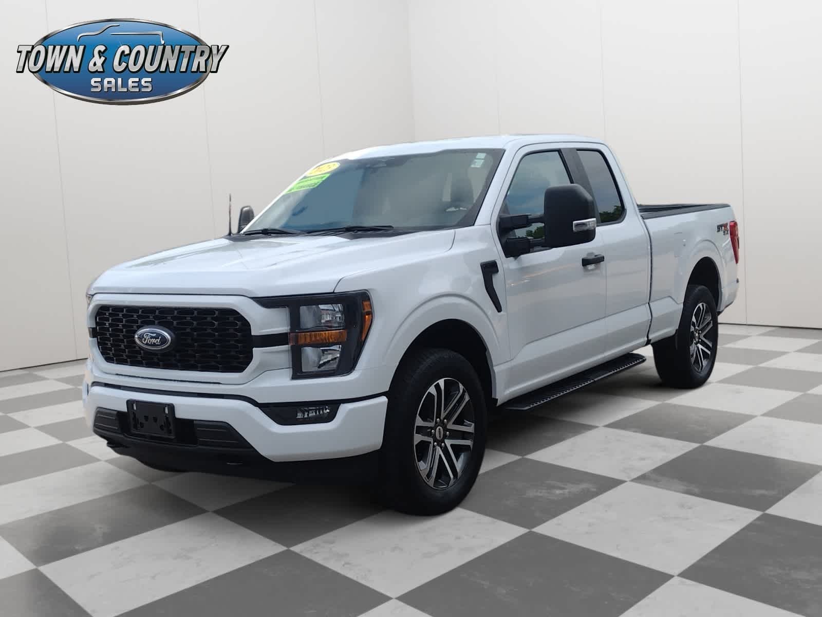 Used 2023 Oxford White Ford XL image 3