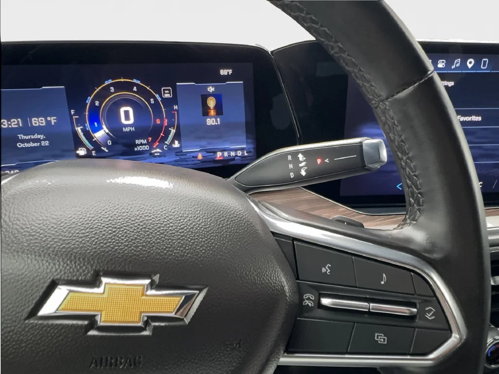 Used 2025 White Chevrolet LT image 46