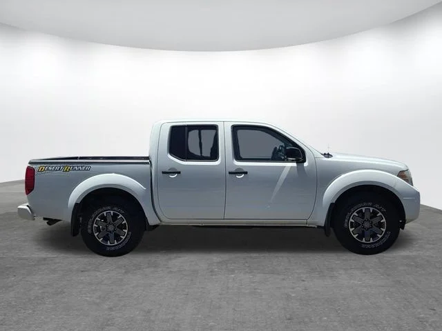 Used 2018 Glacier White Nissan SV image 3