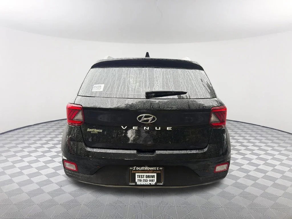 Used 2022 Black Hyundai SEL image 6