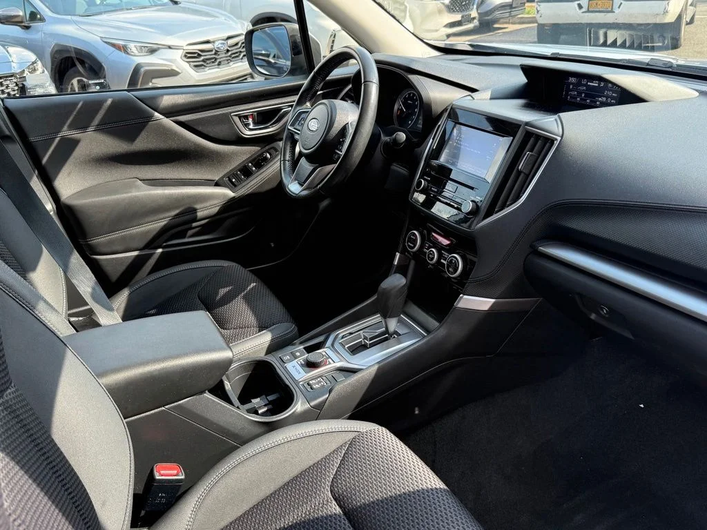 Used 2021 Ice Silver Metallic Subaru Premium image 31
