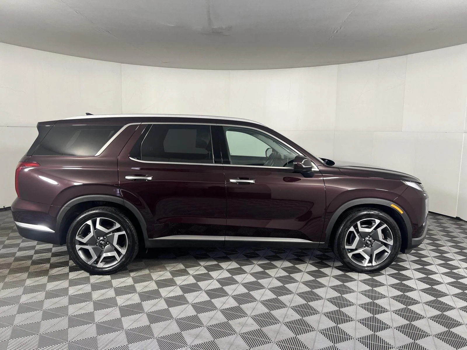 Used 2023 Sierra Burgundy Hyundai Limited image 22