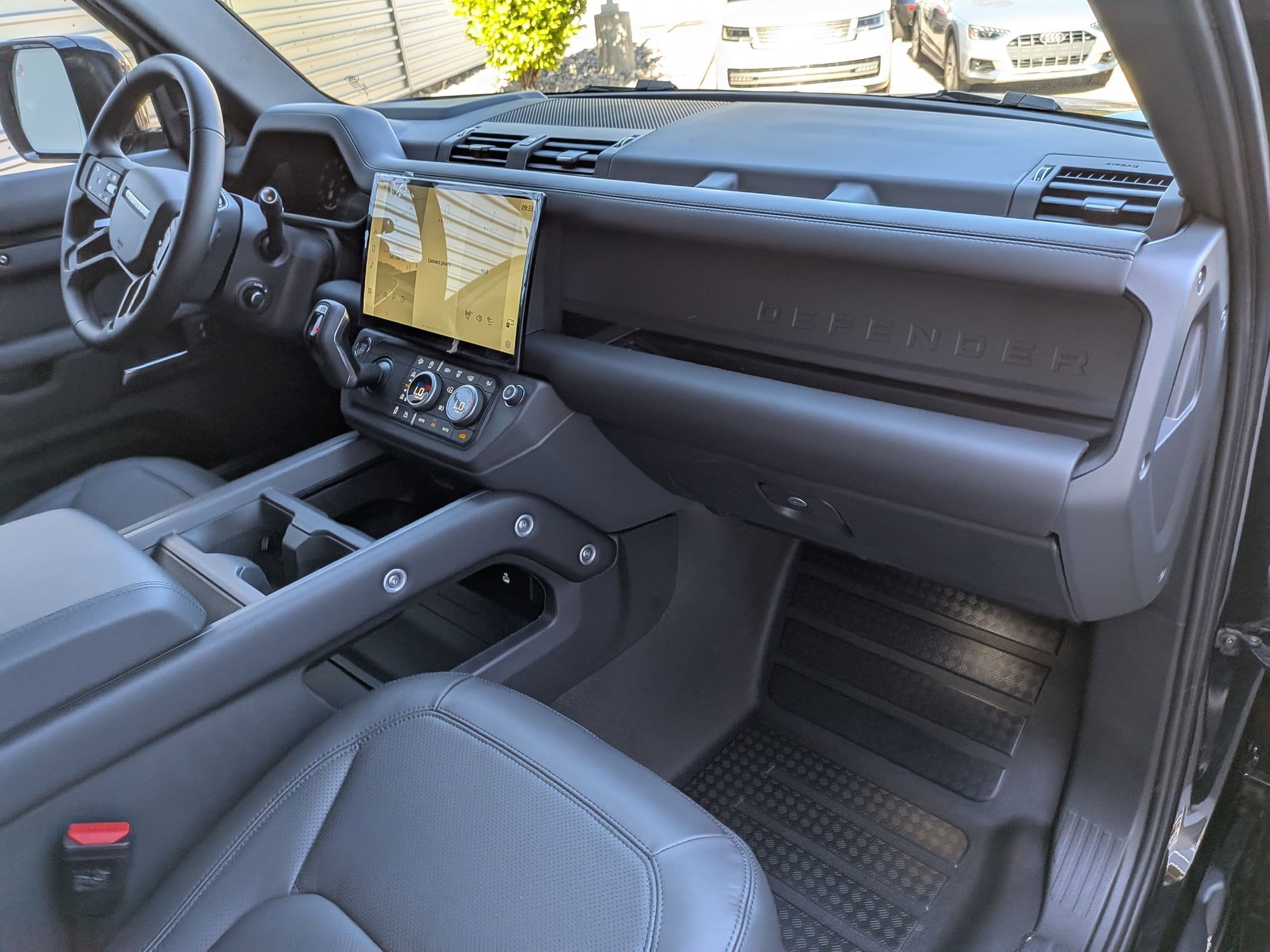New 2026 Santorini Black Land Rover P400 X-Dynamic SE image 32