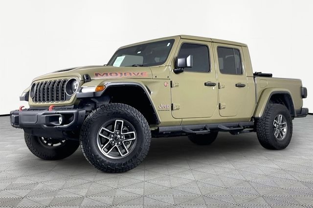 Used 2025 Green Jeep Mojave image 1