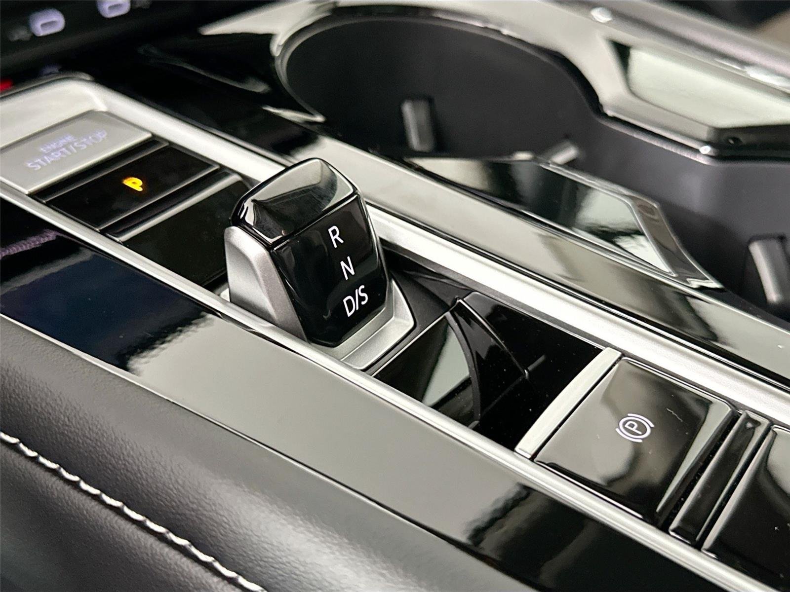 New 2026 Deep Black Pearl Volkswagen 2.0T SEL image 16