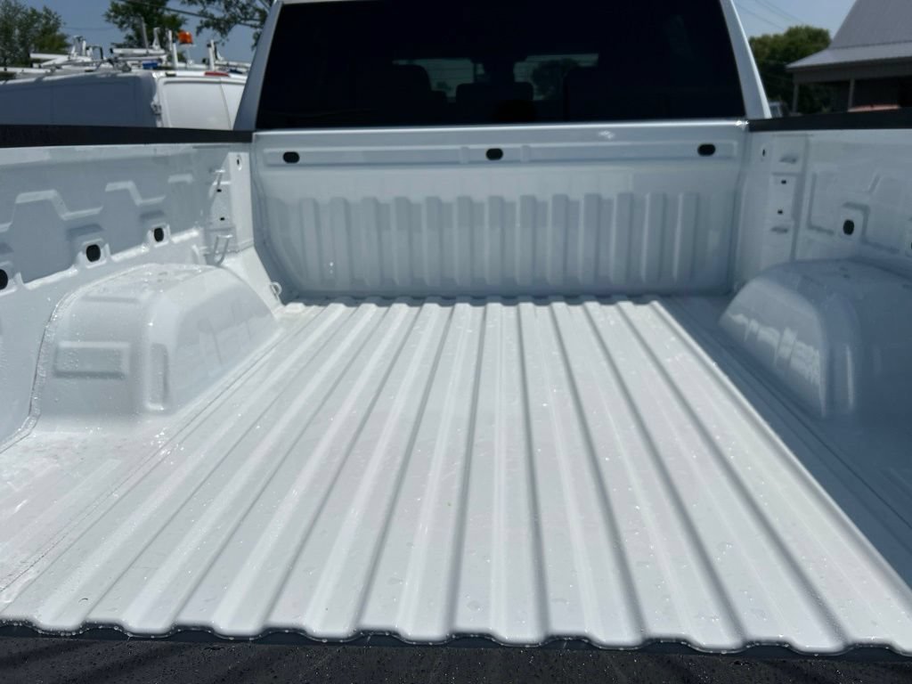 New 2026 Summit White Chevrolet LT (2FL) image 25
