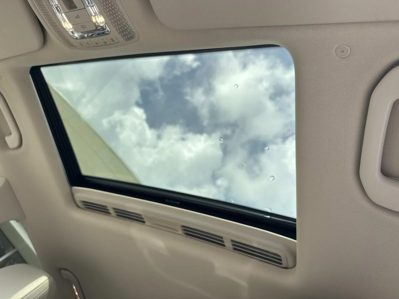 Used 2021 White Mercedes-Benz GLE 450 image 17