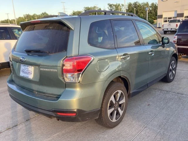 Used 2018 Green Subaru 2.5i Premium image 9