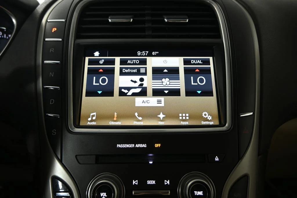 Used 2016 Black Lincoln Reserve image 28