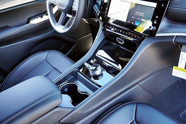 New 2026 Baltic Gray Metallic Clear-Coat Exterior Paint Jeep Limited image 13