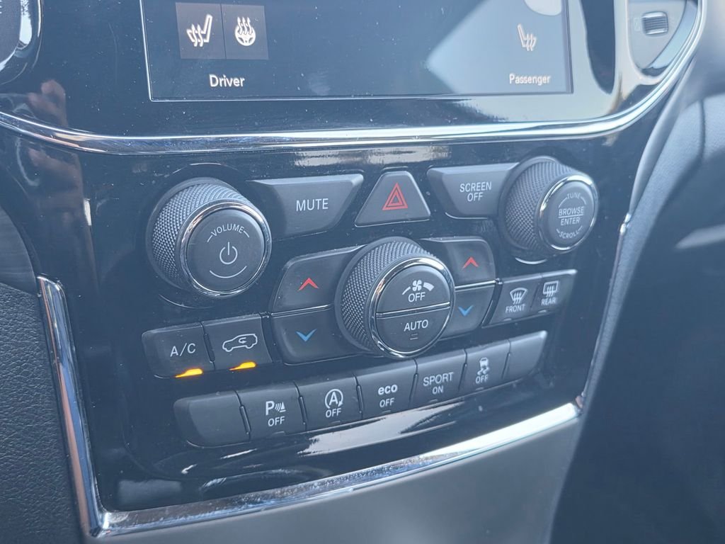 Certified Used 2020 Black Jeep Altitude image 26