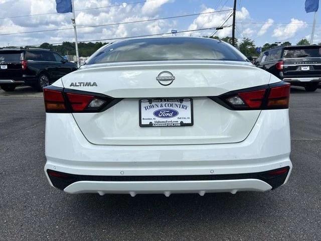Certified Used 2025 Glacier White Nissan 2.5 SV image 4
