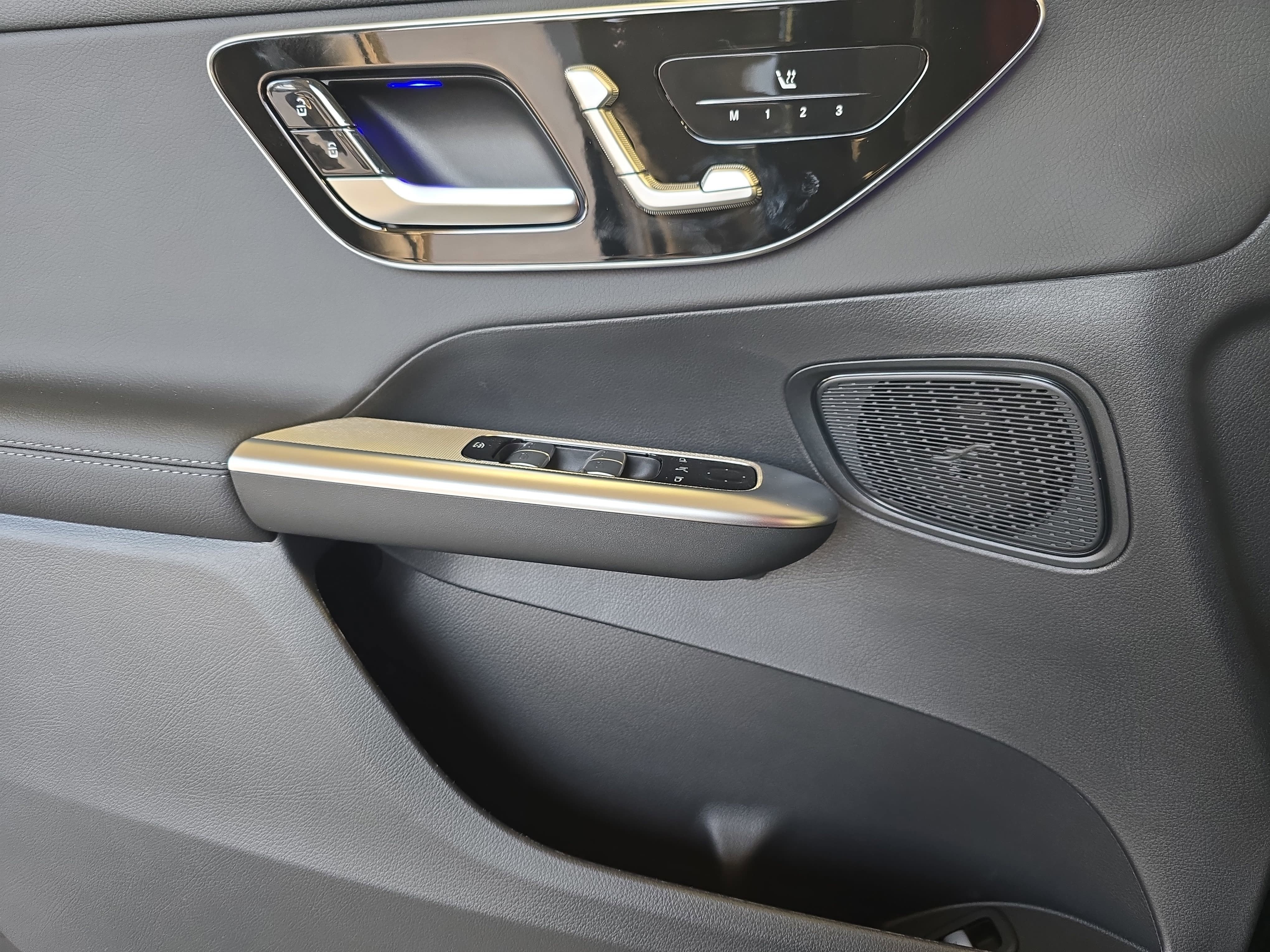 New 2026 Graphite Grey Metallic Mercedes-Benz GLC300 image 27