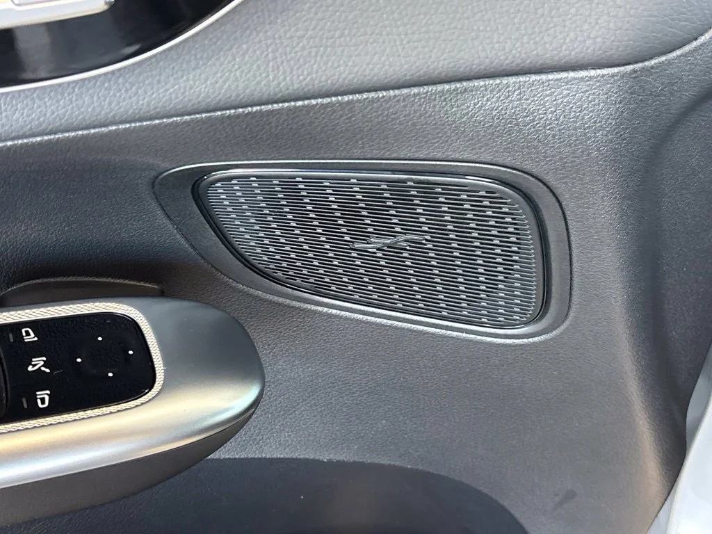 Used 2025 Silver Mercedes-Benz GLC 350e image 19