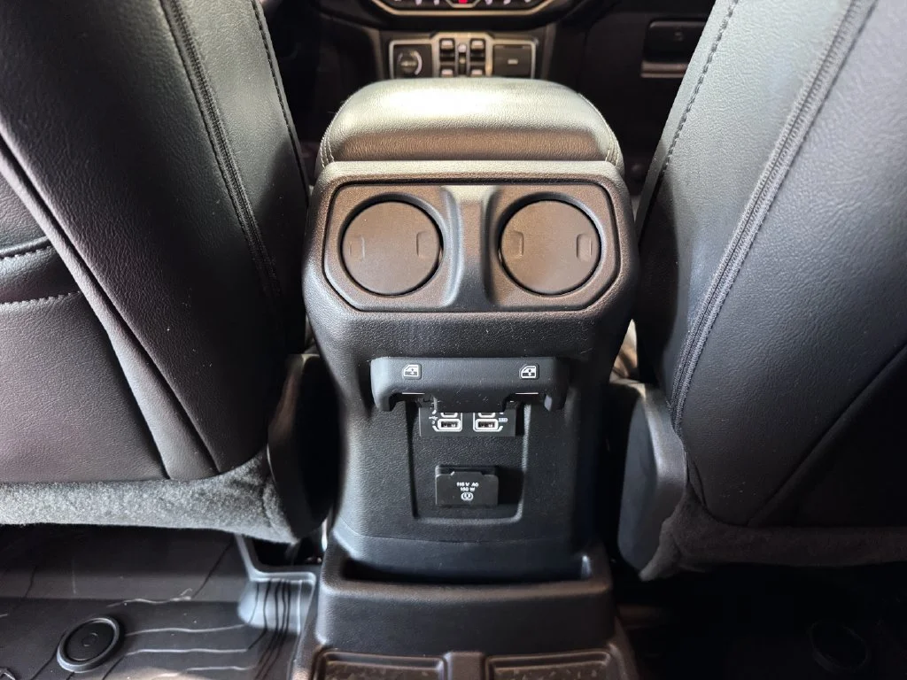 2020 Jeep Wrangler Unlimited Sahara - Photo 28