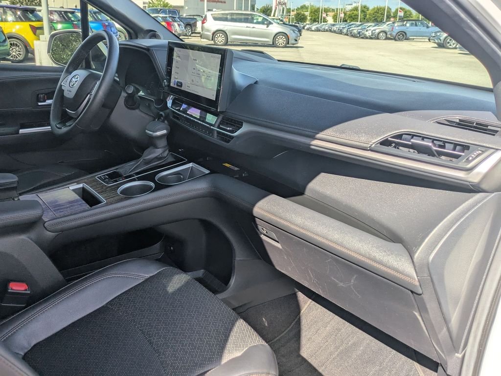 Used 2025 Beige Toyota Platinum image 26