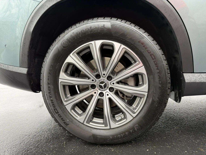 Used 2025 Verde Silver Metallic Mercedes-Benz GLC 300 image 30