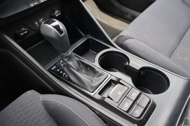 Used 2020 Blue Hyundai SE image 13