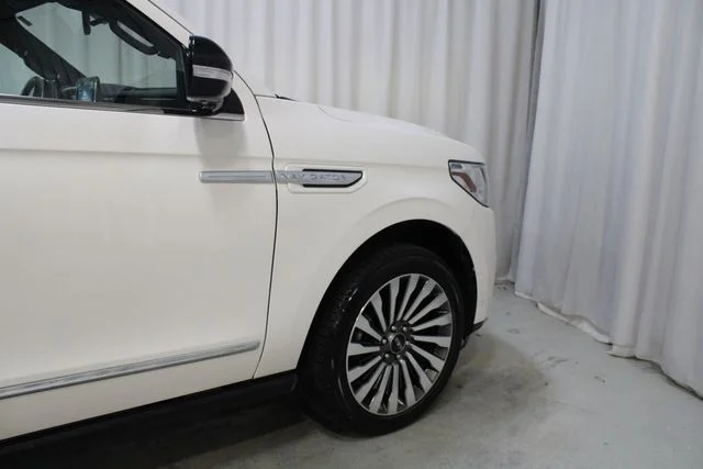 Used 2019 White Lincoln Reserve image 28