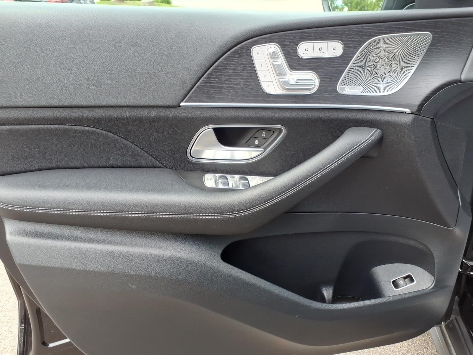 Certified Used 2025  Mercedes-Benz GLS 450 image 17