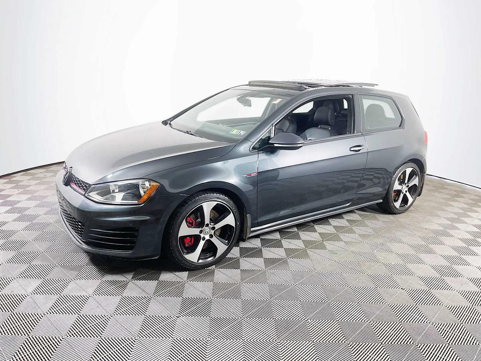 2016 Volkswagen Golf GTI 2.0T SE w/Performance Pk 2-door DSG PZEV's photo