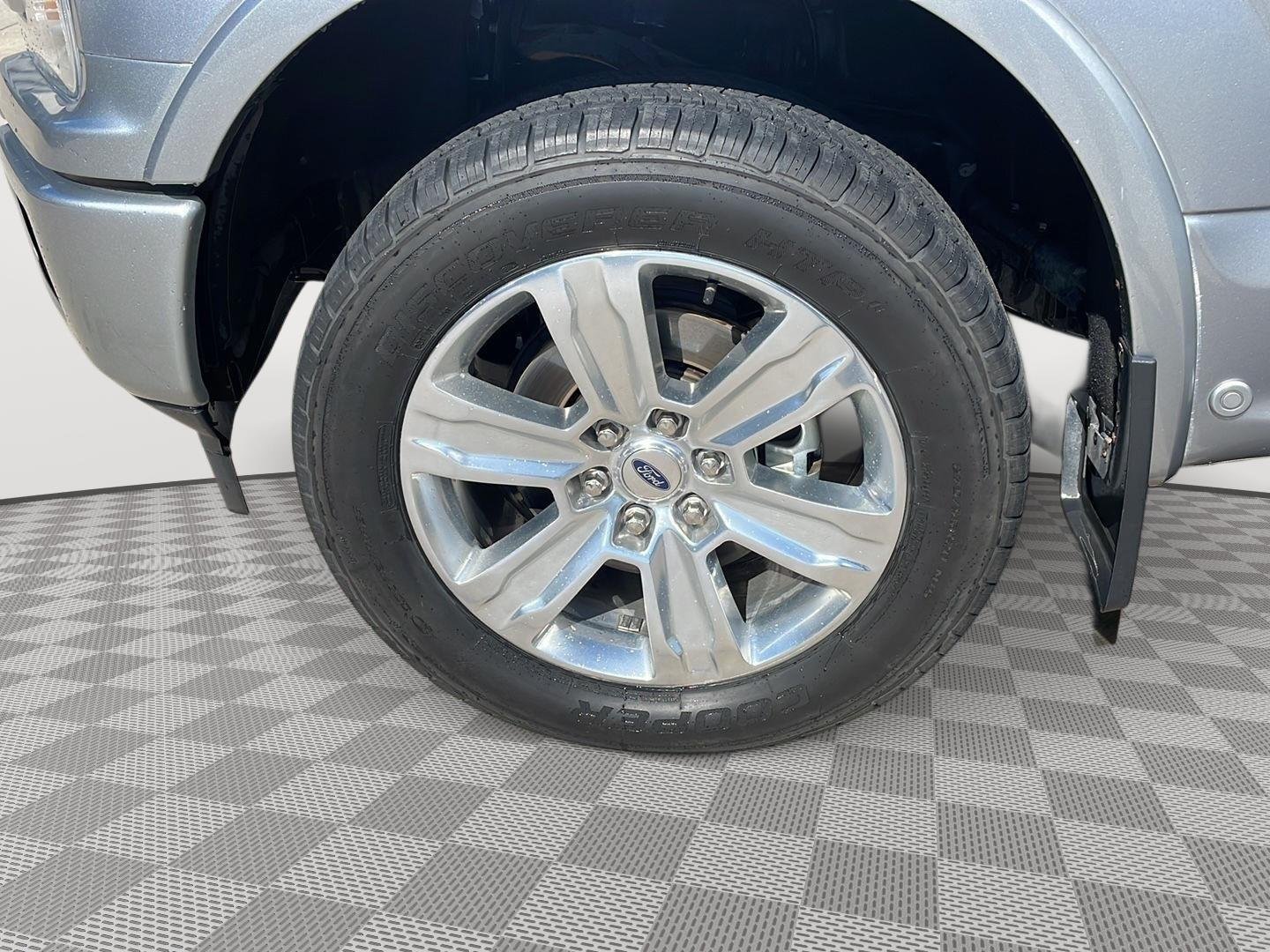 Used 2020 Iconic Silver Ford Platinum image 22