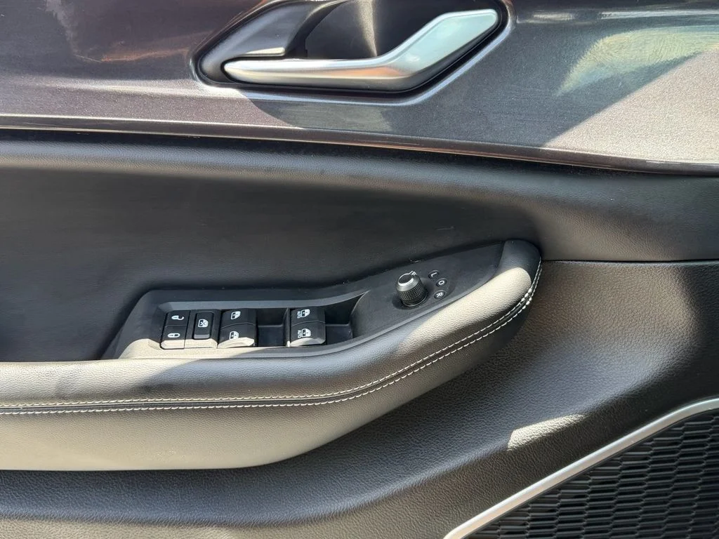 Used 2022 Gray Jeep Altitude image 22