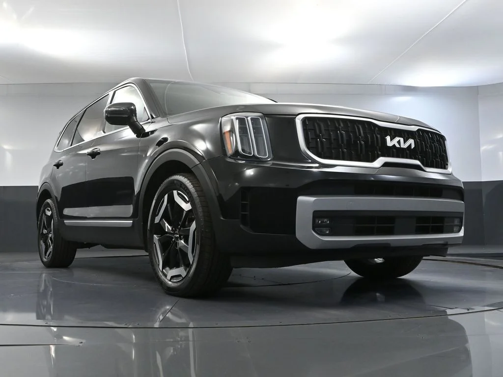 Used 2023 Black Kia EX X-Line image 57