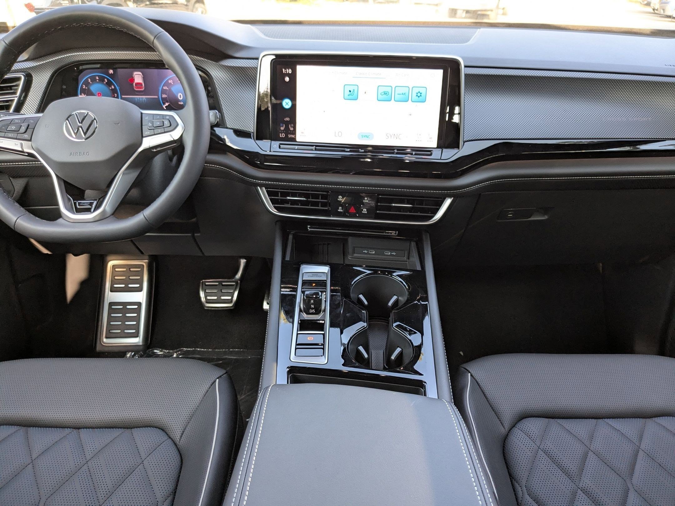 2026 Volkswagen Atlas Cross Sport SEL Premium R-LINE - Photo 16