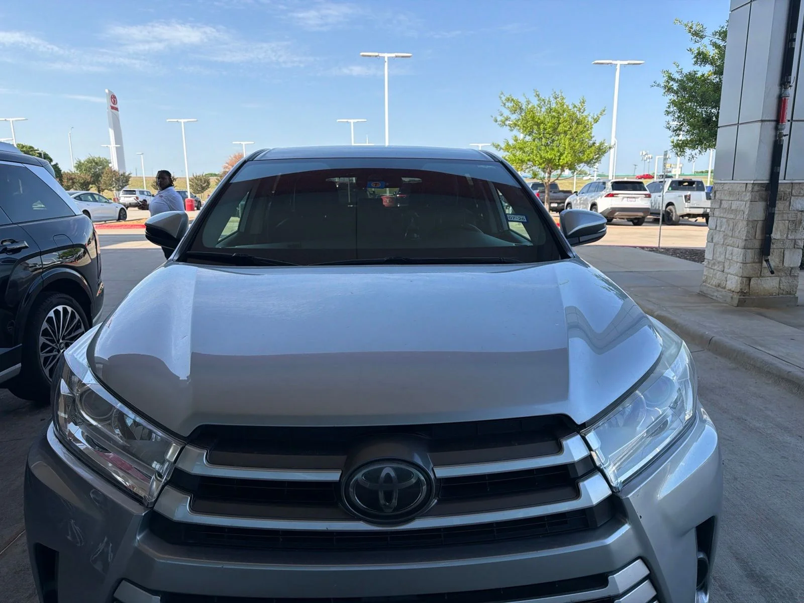 Used 2018 Silver Toyota LE image 23