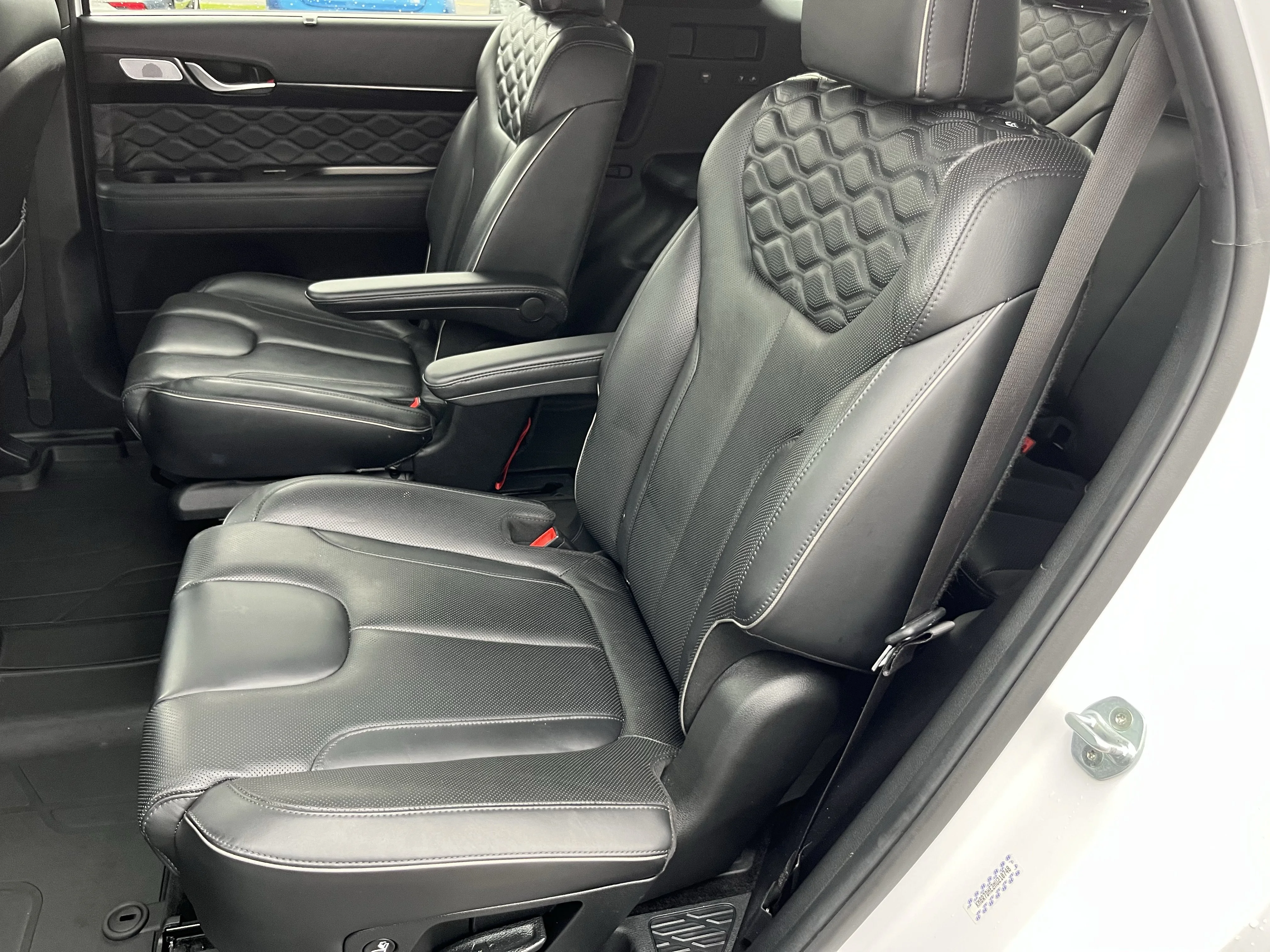 Used 2021 White Hyundai Calligraphy image 19