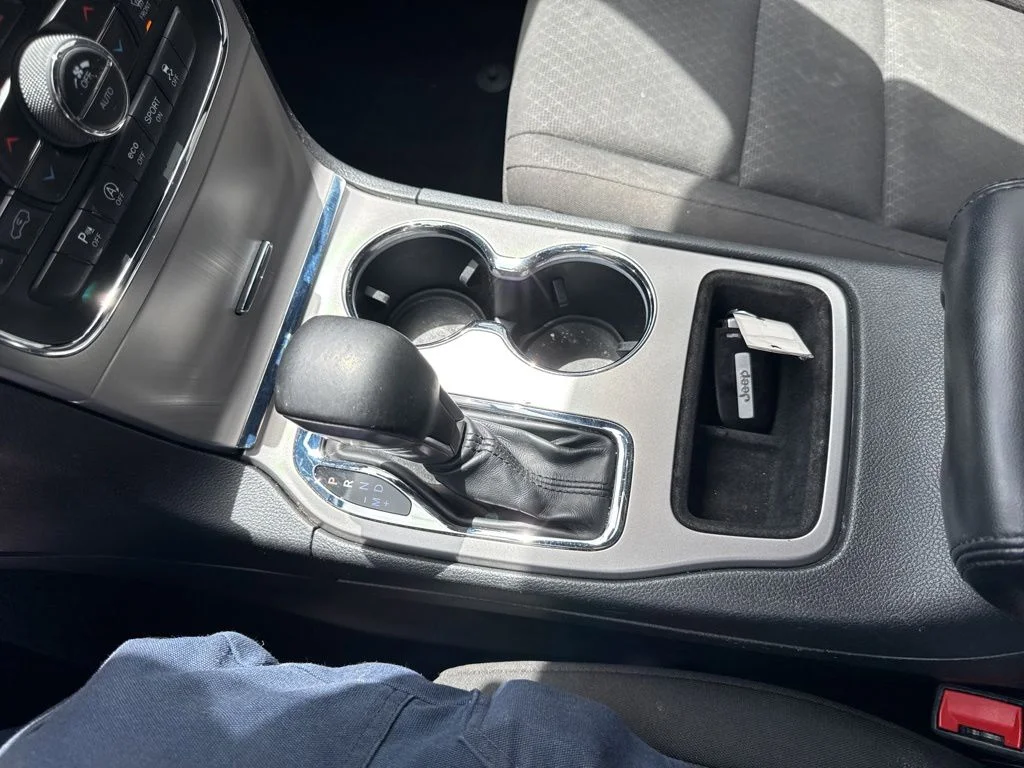 Used 2020 Bright White Clearcoat Jeep Laredo image 23