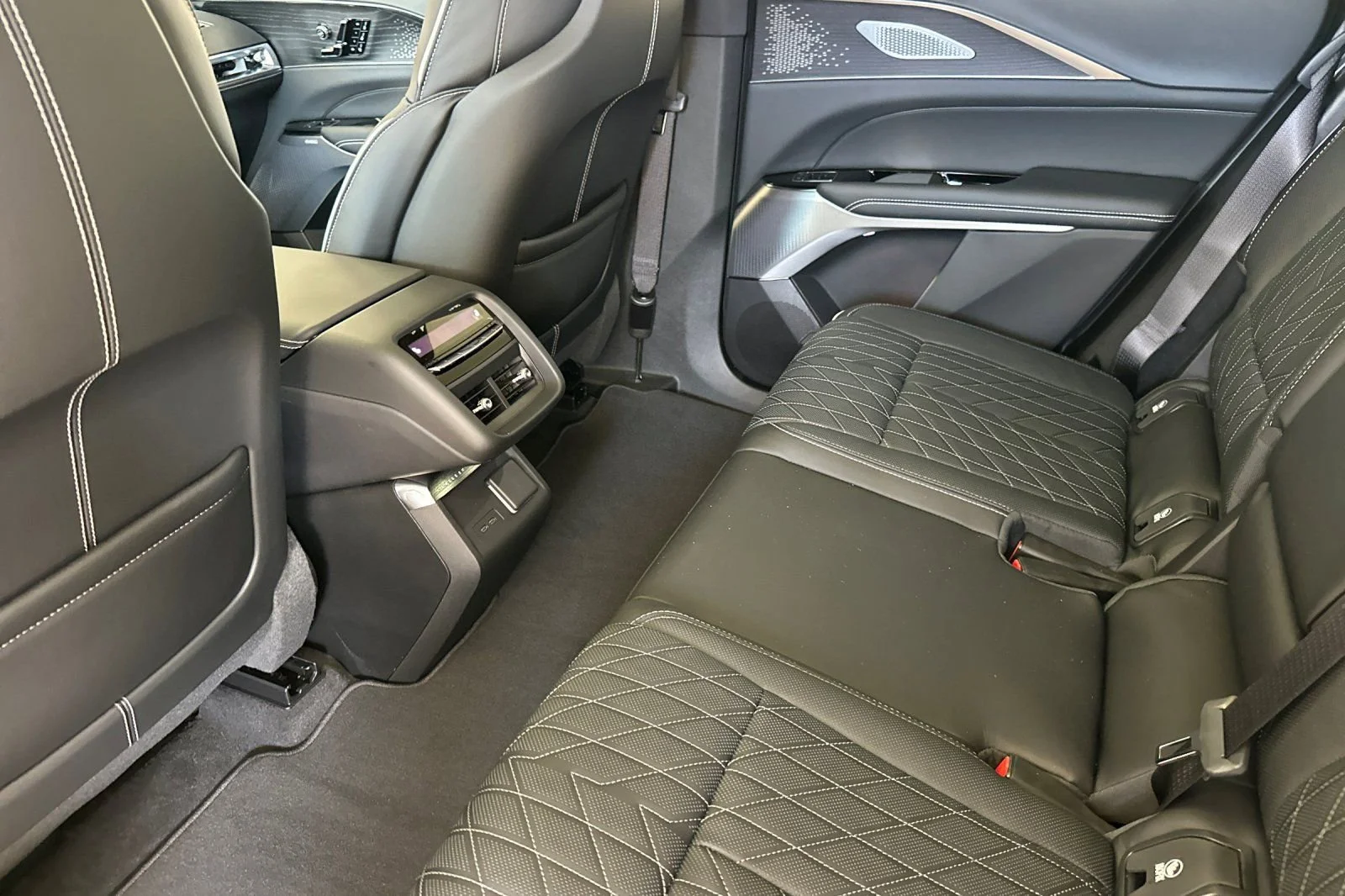 2026 Cadillac LYRIQ V Premium - Photo 12