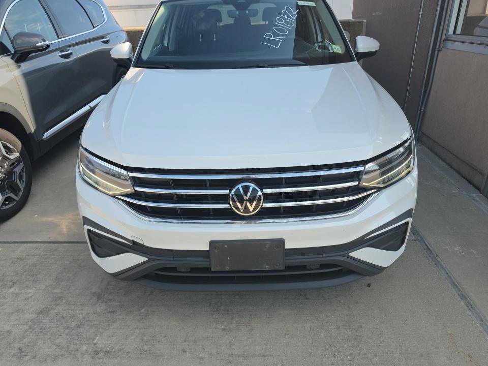 Used 2023 White Volkswagen 2.0T SE image 9