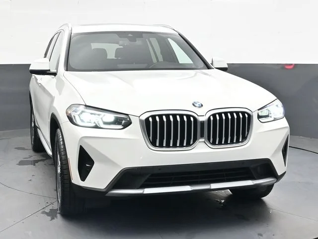 Used 2024  BMW xDrive30i image 11