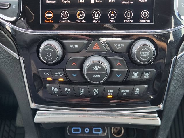 Used 2022 White Jeep Limited 4x4 image 20
