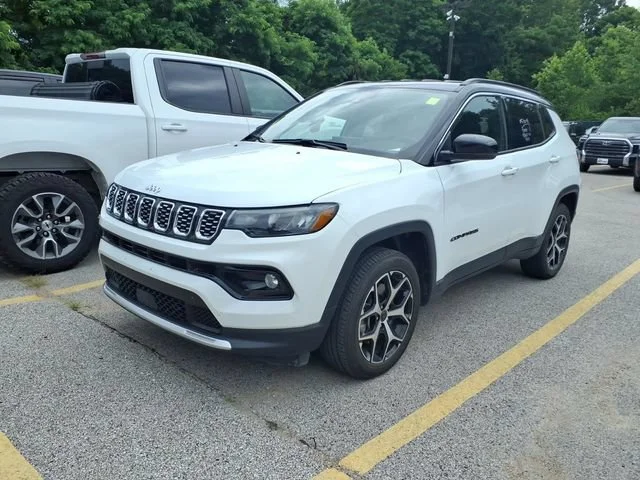 Used 2025  Jeep Limited image 1