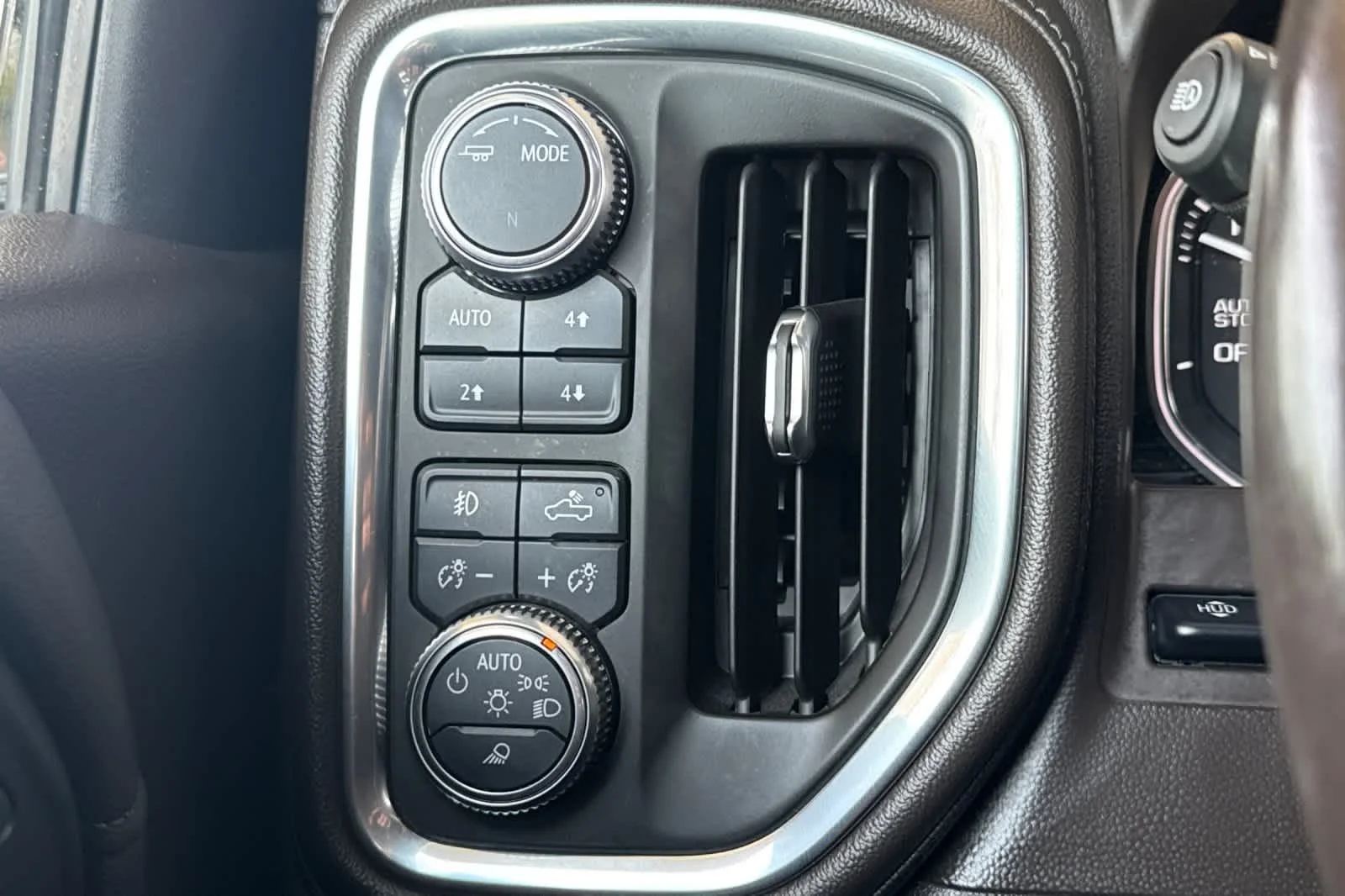 Used 2020 Onyx Black GMC Denali image 31