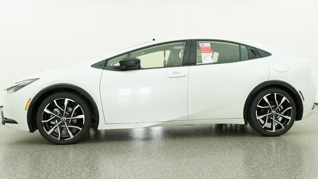 New 2026 Wind Chill Pearl Toyota XSE image 5