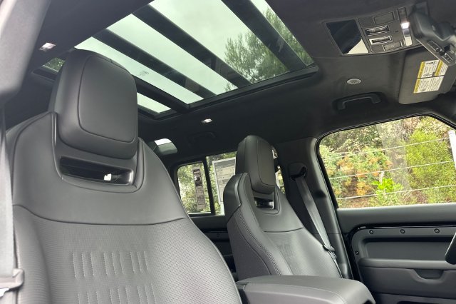 New 2026 Narvik Black Land Rover  image 16