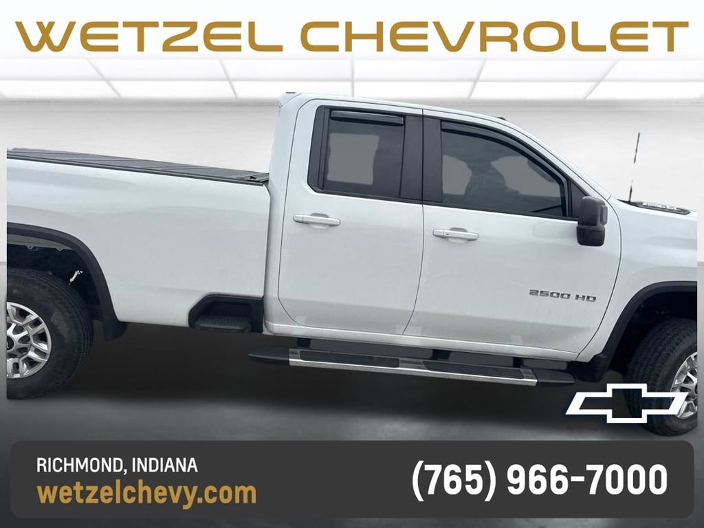 Used 2024 Summit White Chevrolet LT image 3