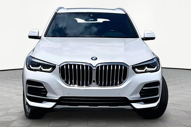 Used 2023 White BMW xDrive40i image 3