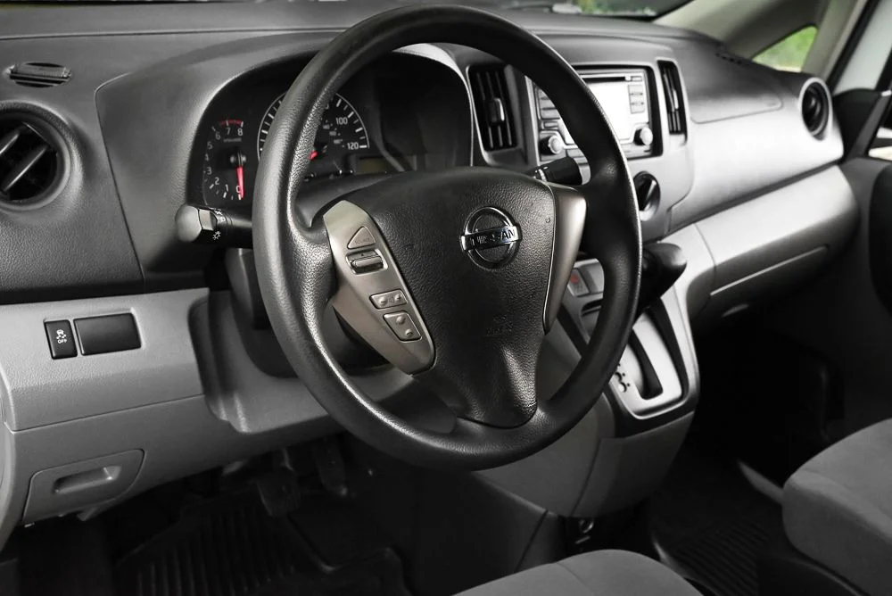 Used 2018 White Nissan S image 9