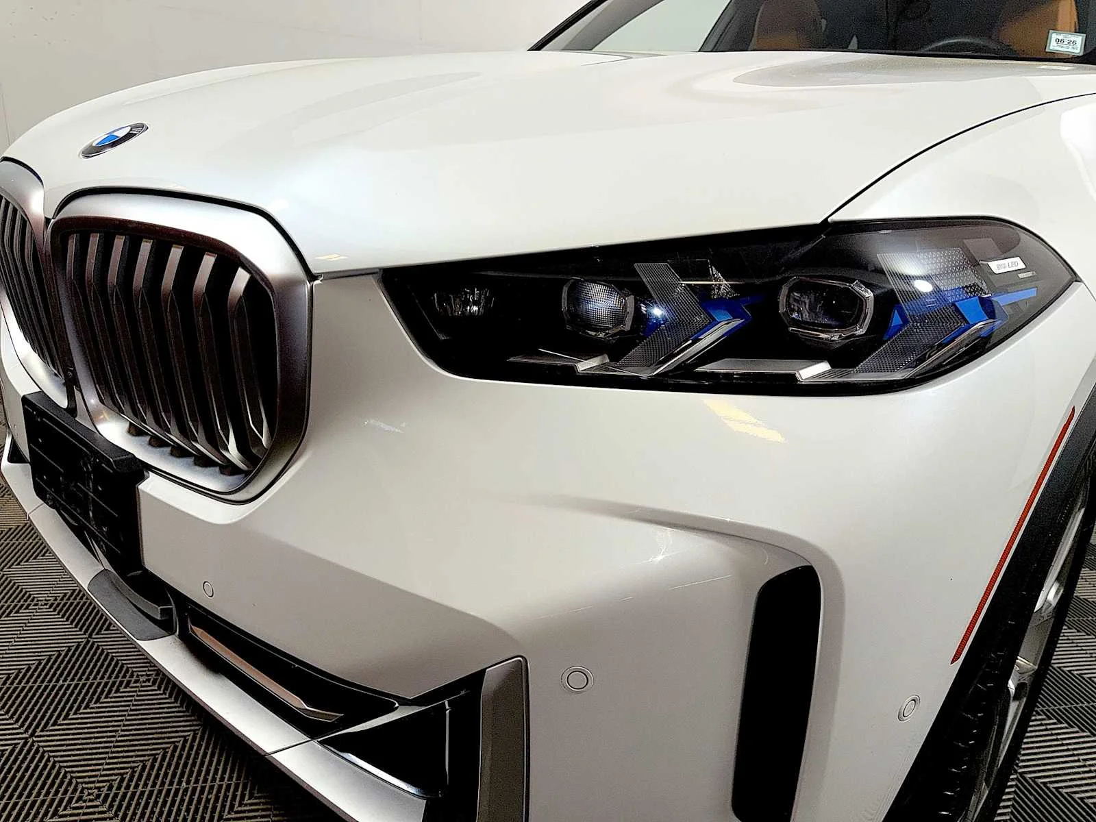 Certified Used 2024 Mineral White Metallic BMW xDrive40i image 26