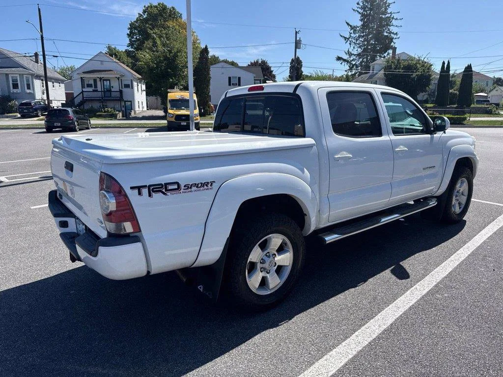 Used 2015 White Toyota Base image 3