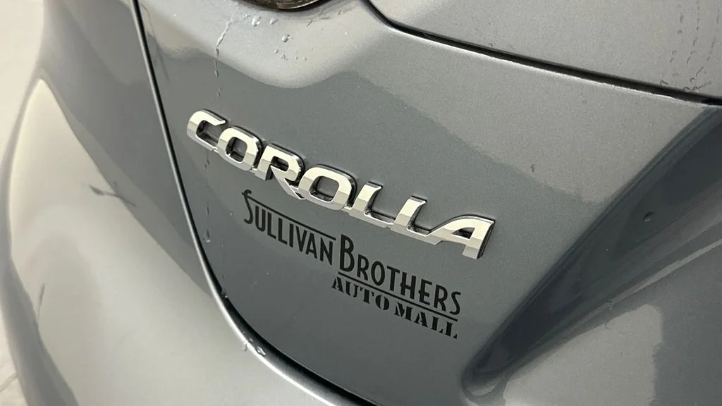 Certified Used 2021  Toyota LE image 13