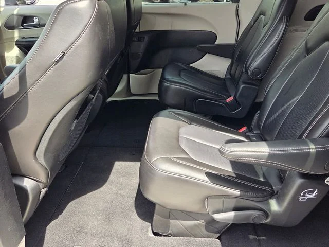 Used 2023 Black Chrysler Touring L image 13