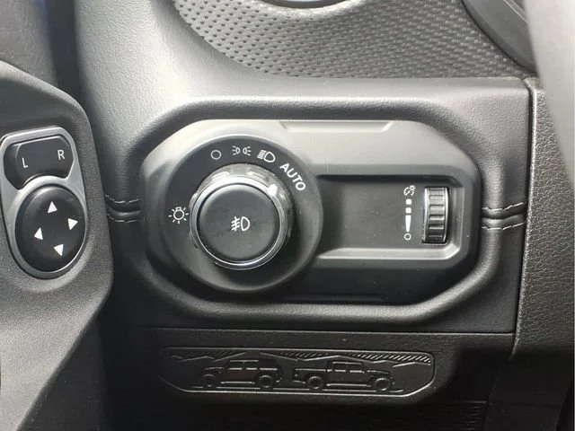 Used 2024  Jeep Rubicon image 17