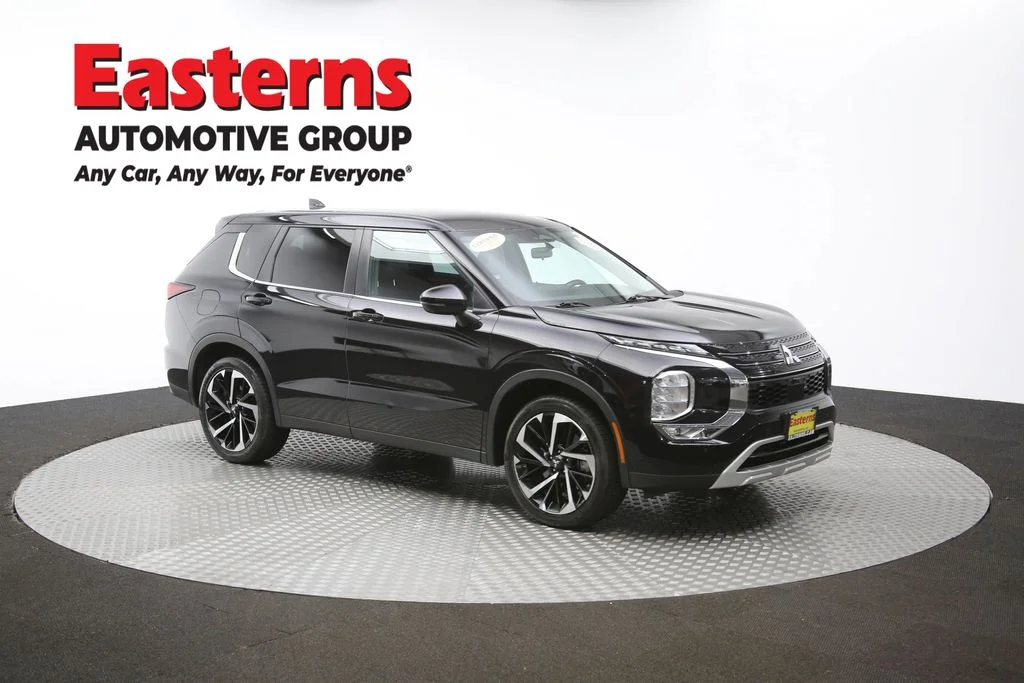Used 2023 Black Mitsubishi SE image 47